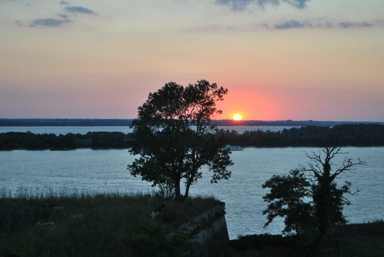 Auberge Du Porche Blaye Exteriér fotografie